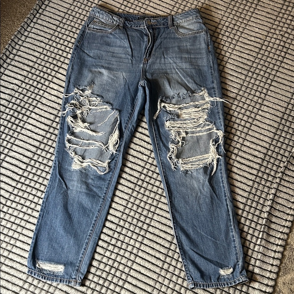 Junior’s Fashion Nova Distressed Jeans (9)